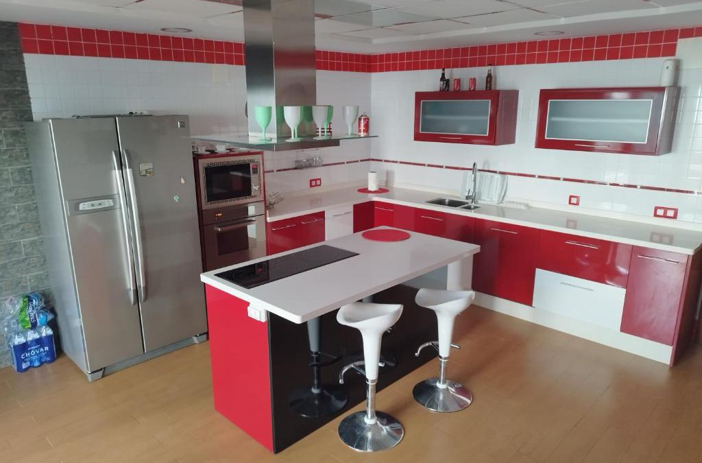 Madrigueras House | LA MANCHEGUITA DE MADRIGUERAS 5 DORMITORIOS DOBLES CHALET CON PISCINA, BARBACOA Y SALA DE JUEGOS ideal familias 11 personas