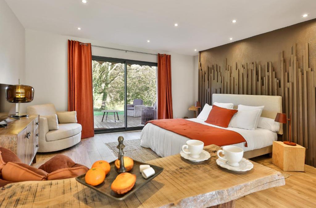 Saint-Martin-des-Combes Bed & Breakfast | La Mandrélie