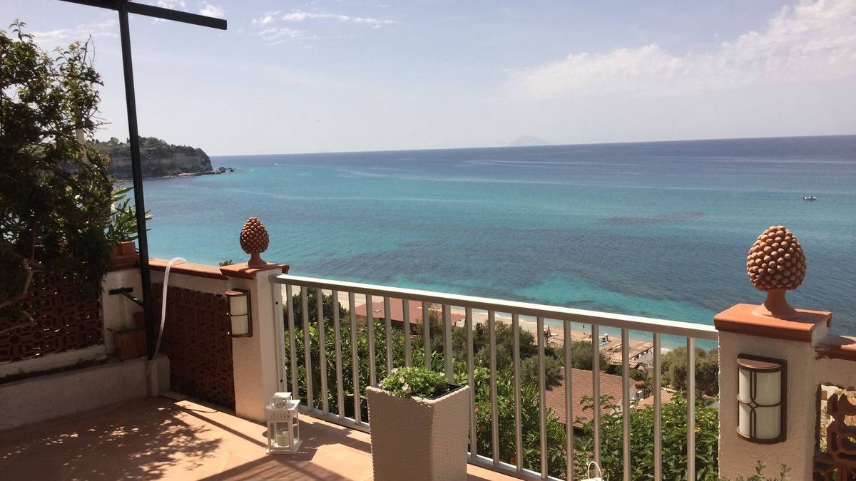 Tropea Apartment | LA MARINETTE TERRACE ON THE SEA