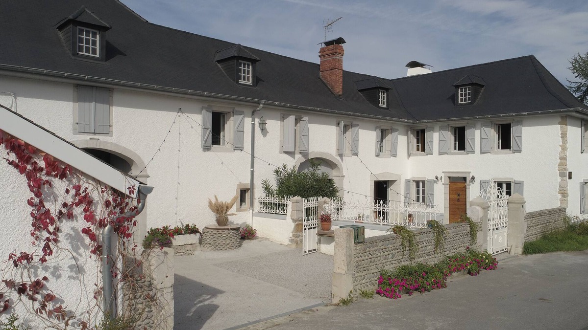 Ogenne-Camptort House | La Maysou dou Canounge