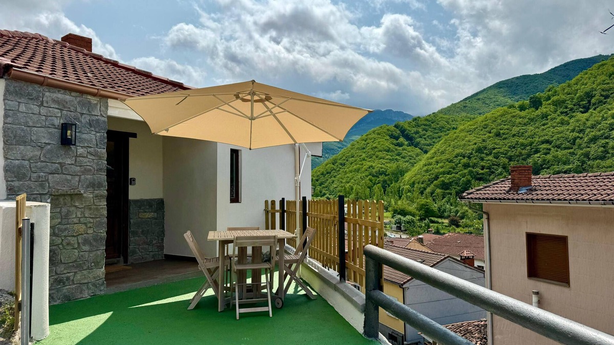 Llanos House | La Melera Village House in Asturias