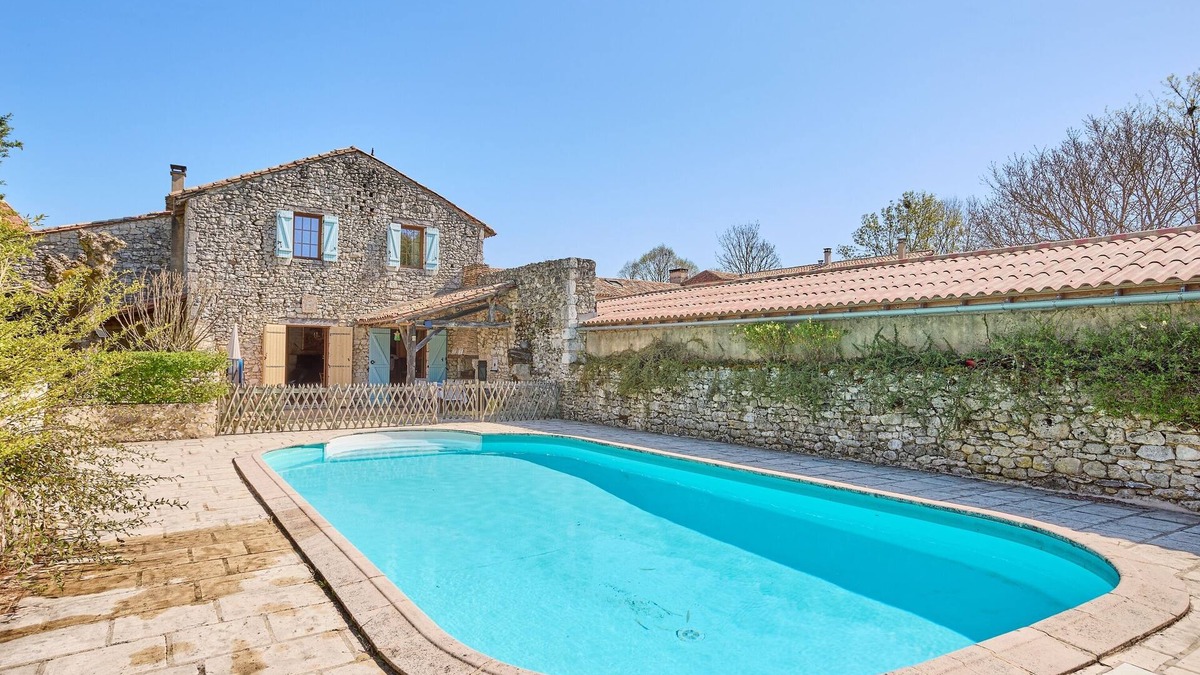 Thenac House | La Mijotière - maison avec piscine et grand jardin