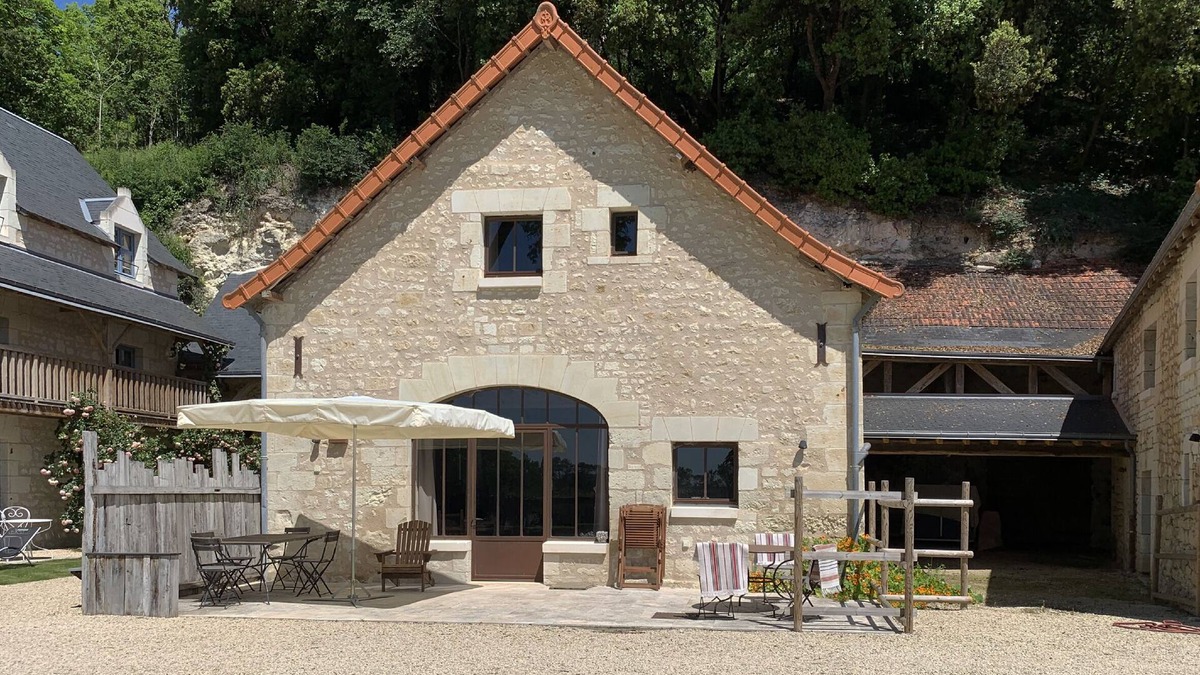 Cravant-les-Coteaux Cottage | La Motte du château de Sonnay, near Chinon : Gîte 4* for 4
