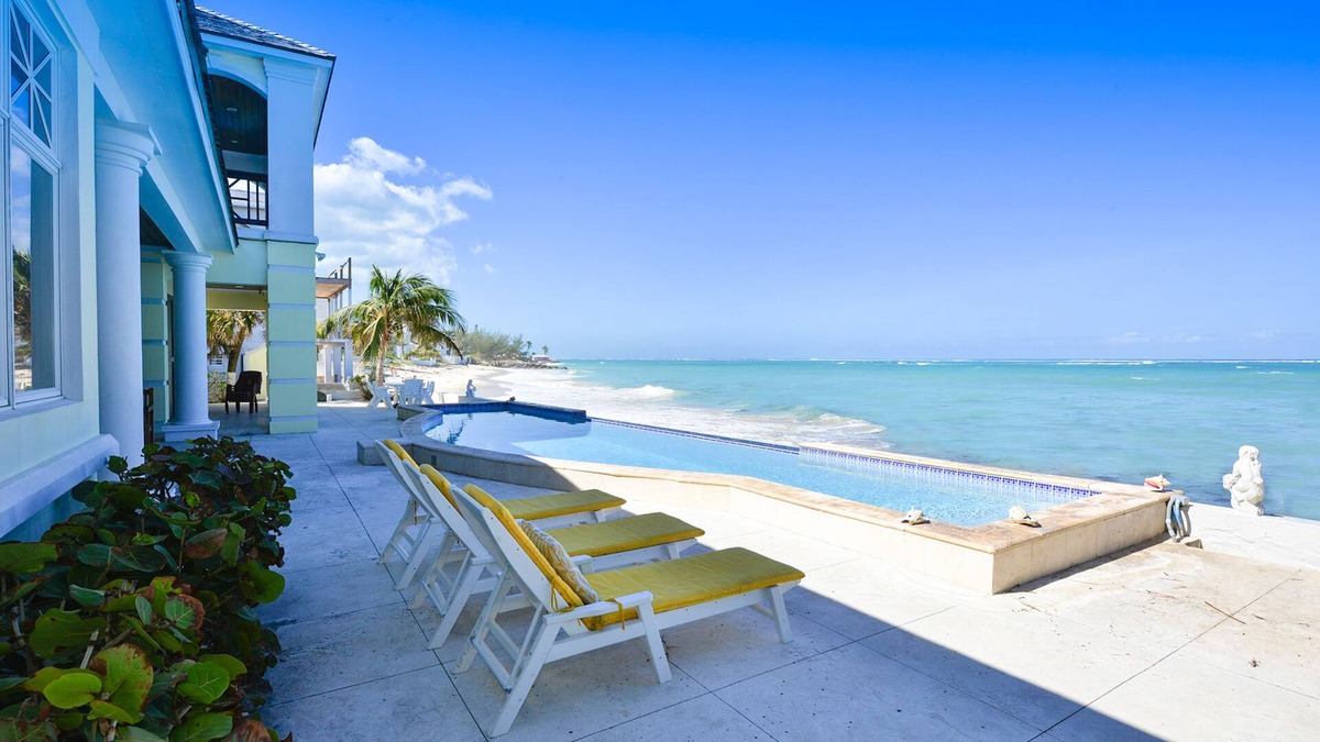 Nassau Villa | La Mouette Cable Beach Bahamian Villa