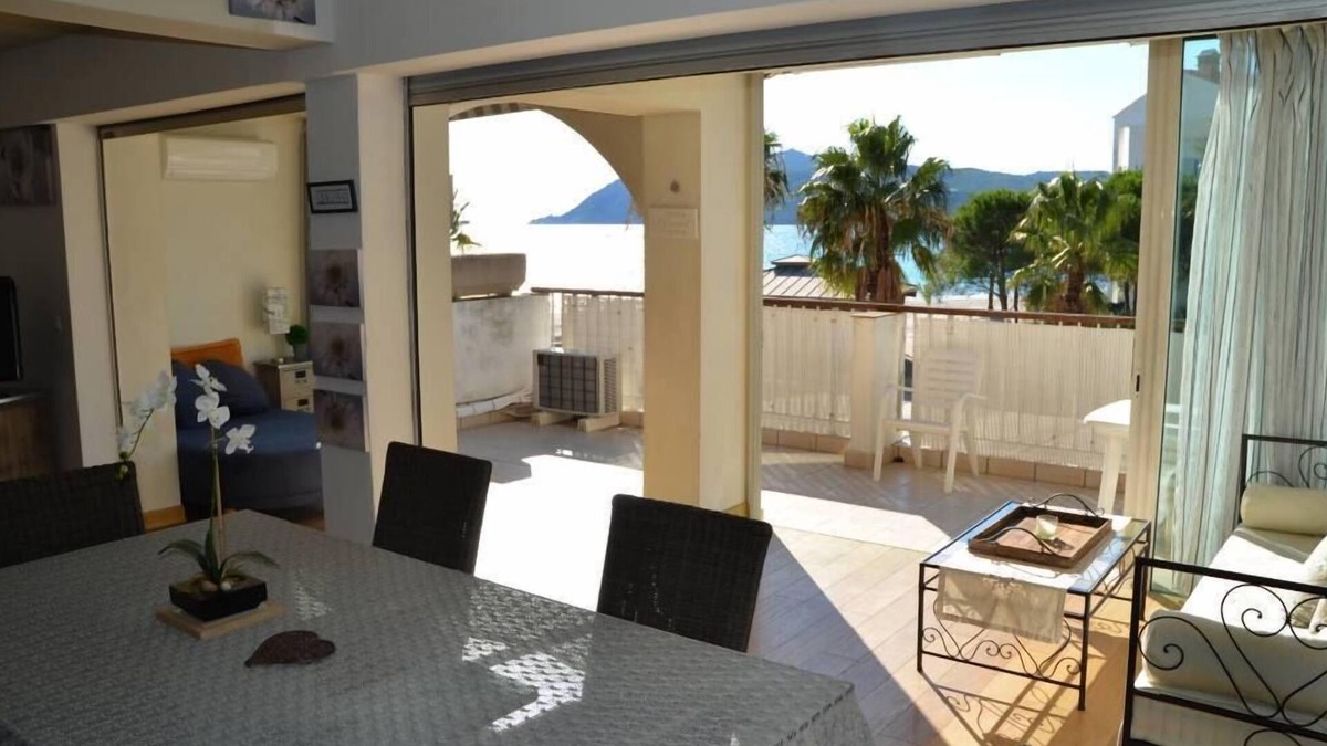 Les Sablettes Apartment | "La Murène" Seafront apartment