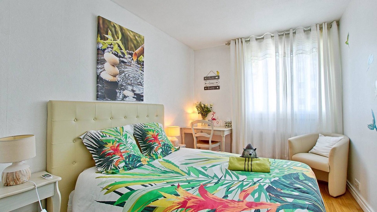 Les Poulettes Apartment | “La Naturelle”: relaxing and exotic! Air conditioning and free/secure parking!