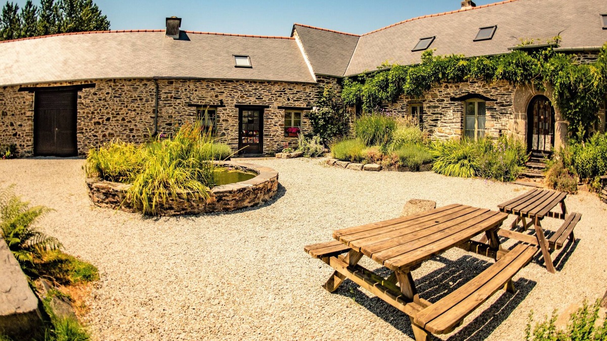 Saint-Mayeux House | La Noisette - Charming 17thC cottage. Shared pool. Low mobility access Sleeps 7