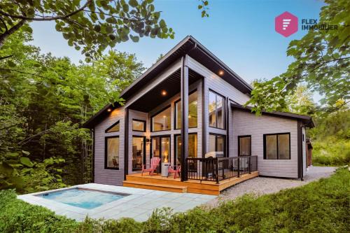 Pont-Rouge Ski Chalet | La North Star de Portneuf/Private SPA in forest