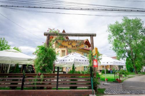 Novaci House | La Pădure Pensiune-Restaurant
