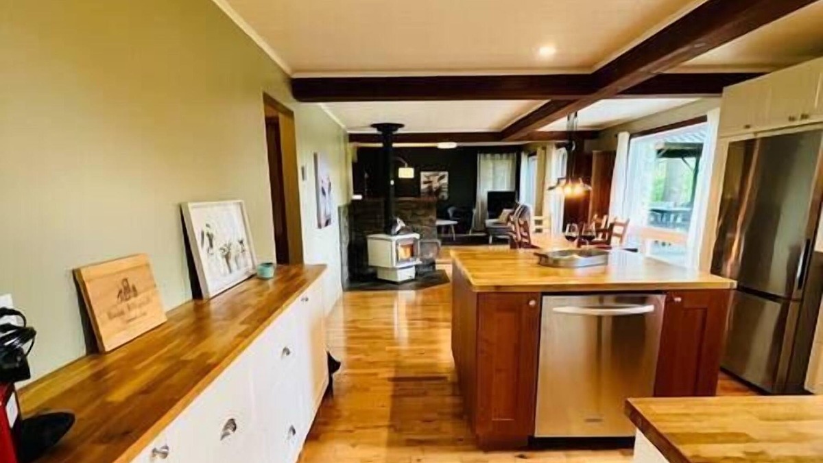 Saint-Denis-de-Brompton Ski Chalet | La P'tit Baie-Waterfront-Petit Lac Brompton