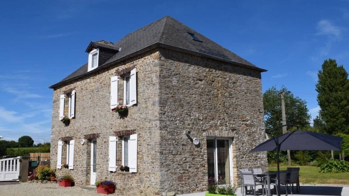 Saint-Germain-sur-Ay Cottage | La p"tite maison de la bergere