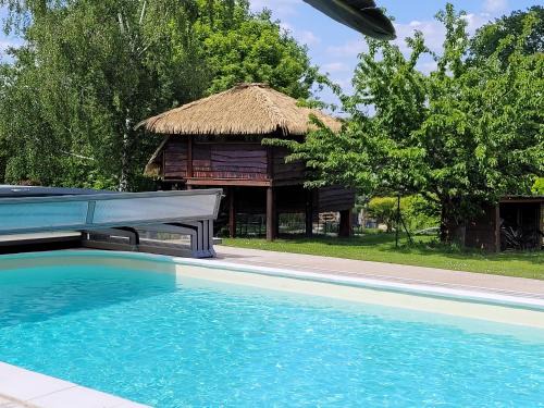 Faverolles-sur-Cher Ski Chalet | La paillote idyllique