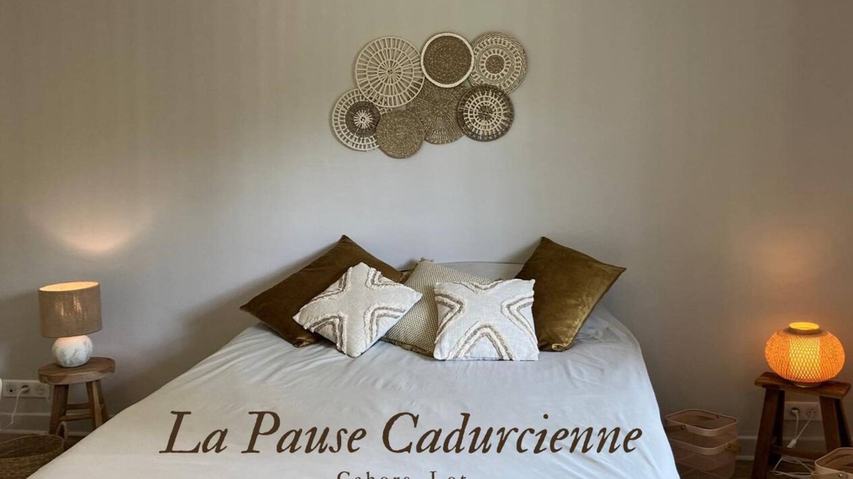 Cahors House | La Pause Cadurcienne CHAMBRE D'HOTES- TABLES D'HOTES