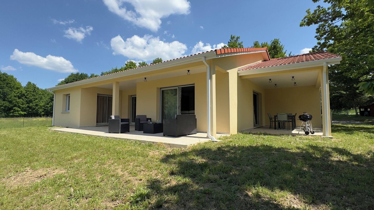 Feytiat House | La Pause Limousine | Garden & Terrace | Near Limoges | Wifi | Children's games