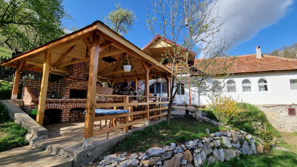Isverna House | La Peșteră