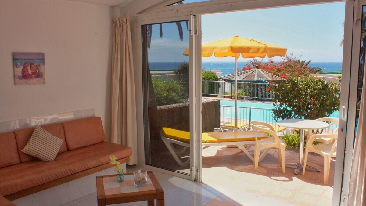 Playa del Aguila House | La Perla - Bungalowanlage DIRECTLY by the sea
