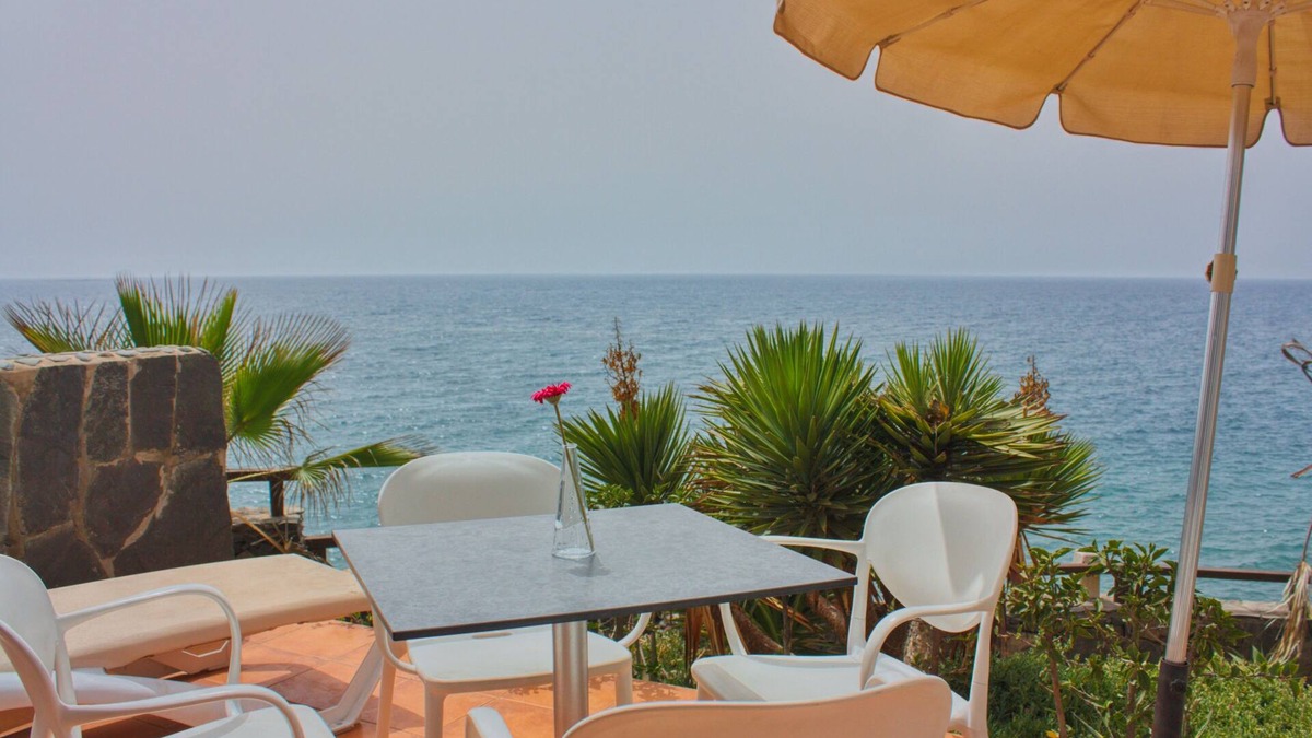Playa del Aguila House | La Perla - Bungalowanlage DIRECTLY by the sea
