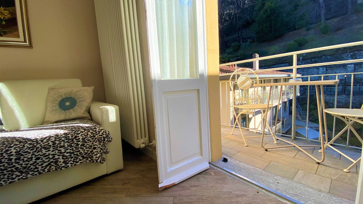 Bellagio Apartment | La Perla New & stylish apartment with balcony Bellagio centre