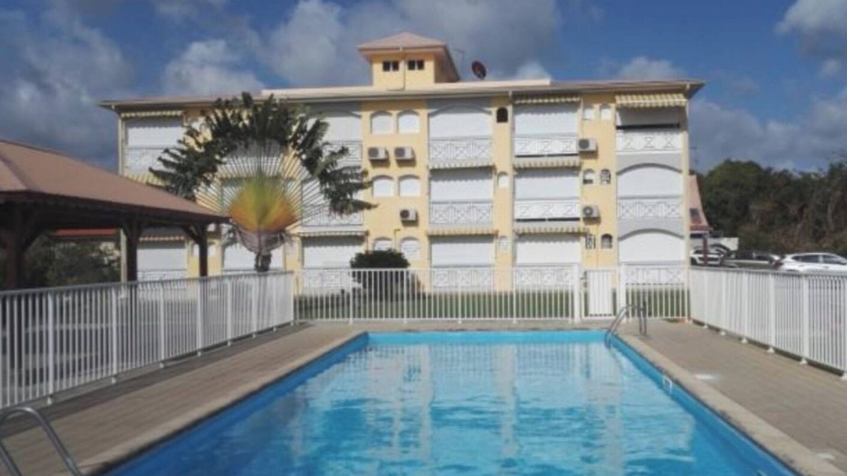 Quartier Desert Apartment | La Perle pool and beach with sea view