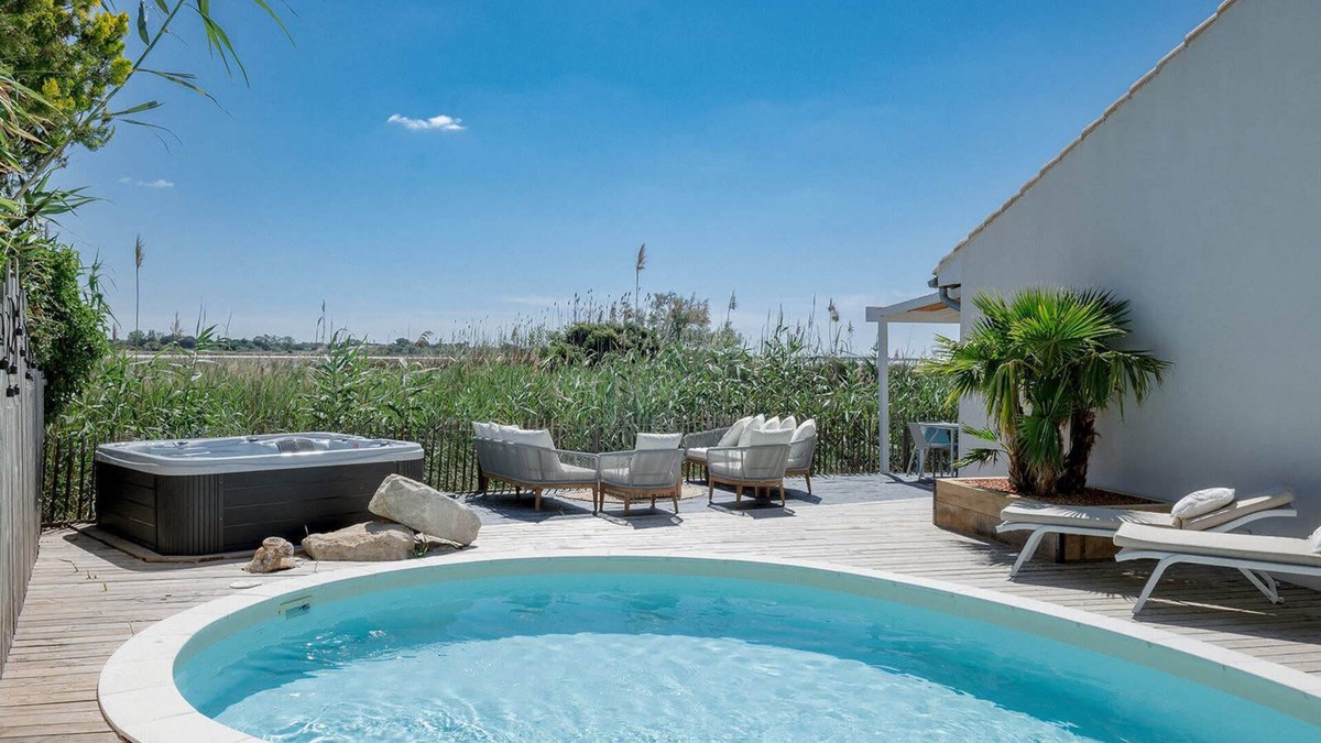 Aigues-Mortes Villa | La Perle Rose Villa Standing 5 étoiles avec piscine jacuzzi et superbe vue