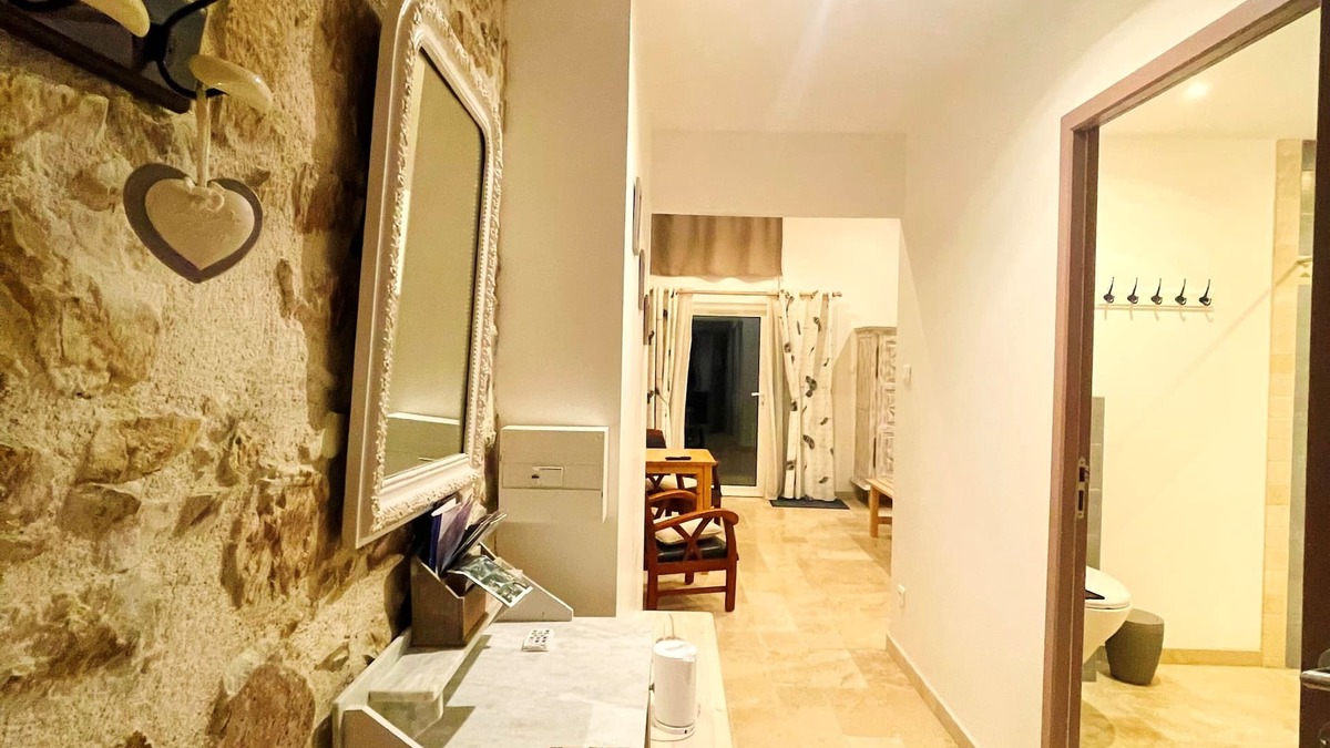 Saint-Andre-de-la-Marche Hotel | La Petite Felixiere