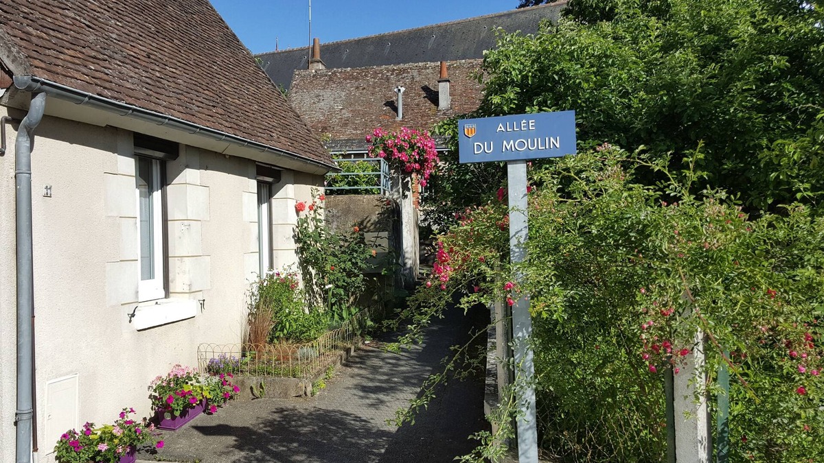 Amboise House | LA PETITE LUCETTE with its courtyard and troglo