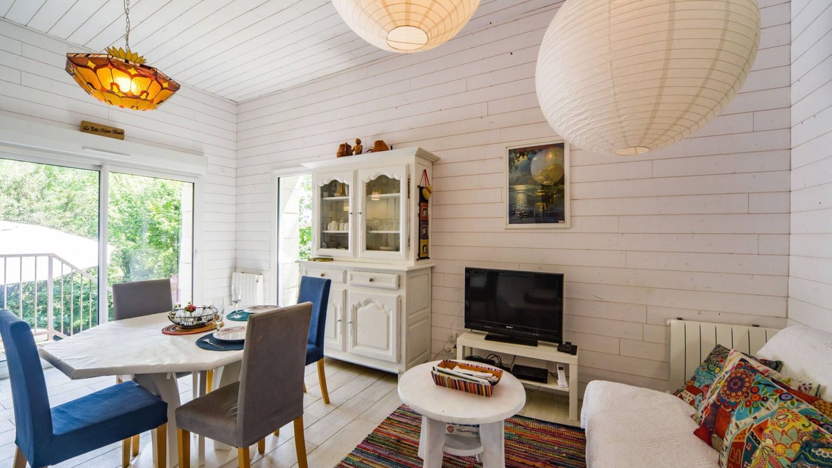 Chissay-en-Touraine House | La petite maison blanche by Interhome