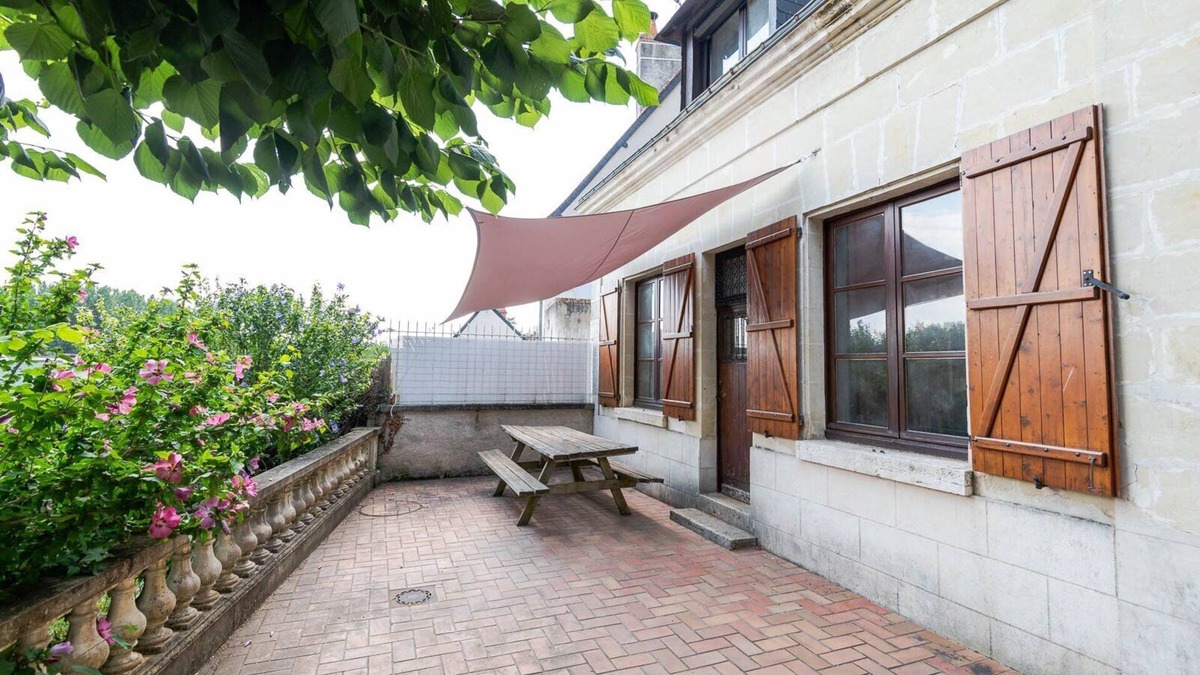 Nazelles-Negron House | La petite maison sur la colline