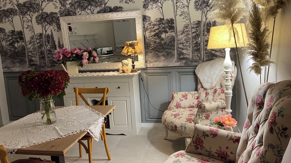 Solesmes Bed & Breakfast | La petite maison 2 mn from Abbaye Saint Pierre de Solesmes