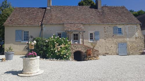 Ecommoy Bed & Breakfast | La Petite Maison Dans La Prairie