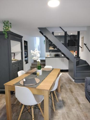 Le Blanc House | La petite maison de poncho