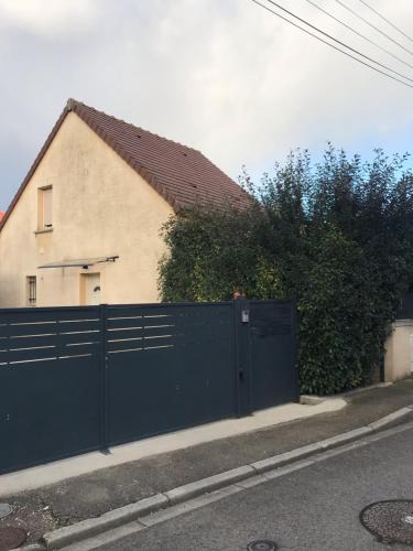 Montbard House | La Petite Maison