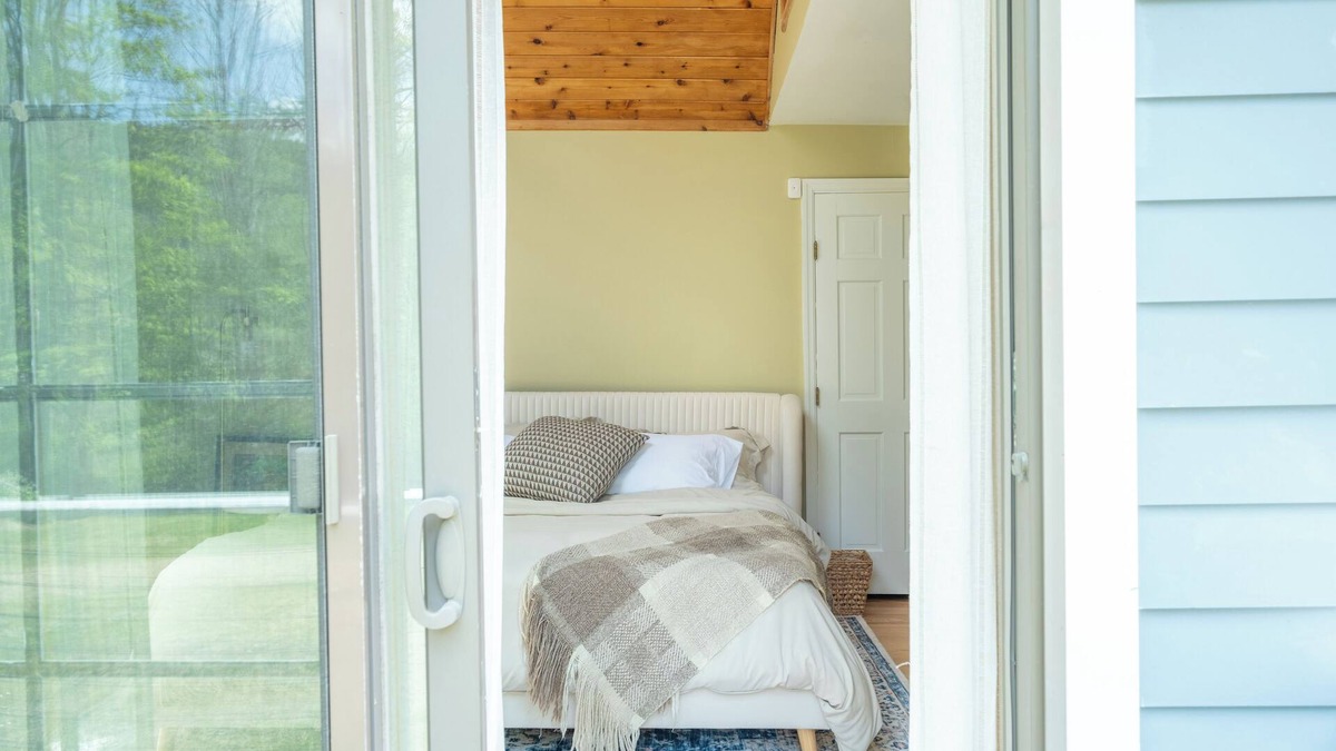 Canaan House | La Petite Porte Jaune