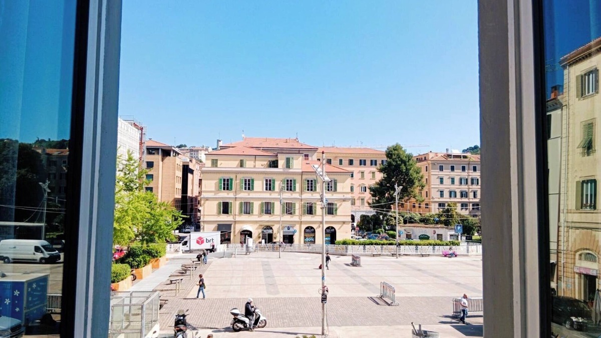 Ancona House | La Piazza