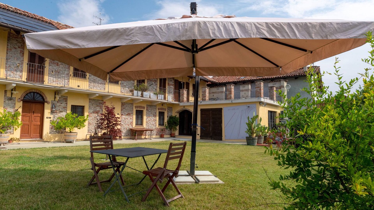 La Morra Apartment | "La Picchiera" 1-room apartment with kitchen and garden, surrounded by vineyards