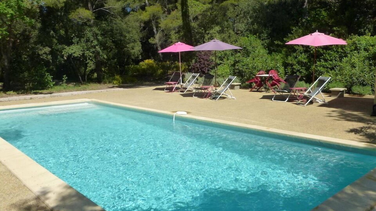 Mazan Apartment | La Pïchoune - 1 bro - Swim. Pool - Large Garden - Wooded prop. - A gem!