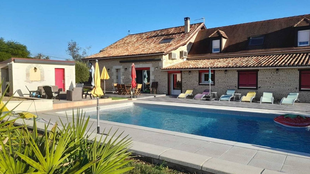 Saint-Pierre-d'Eyraud Villa | La Pierrotine - Large, comfortable villa with swimming pool