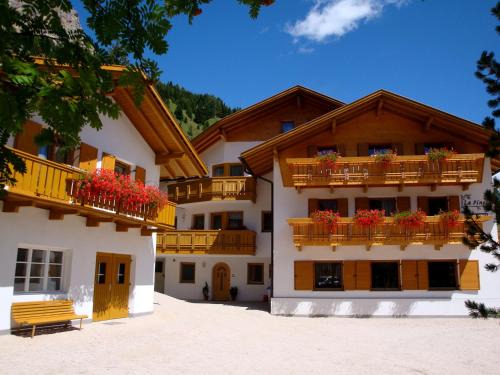 Colfosco Apartment | La Pineta