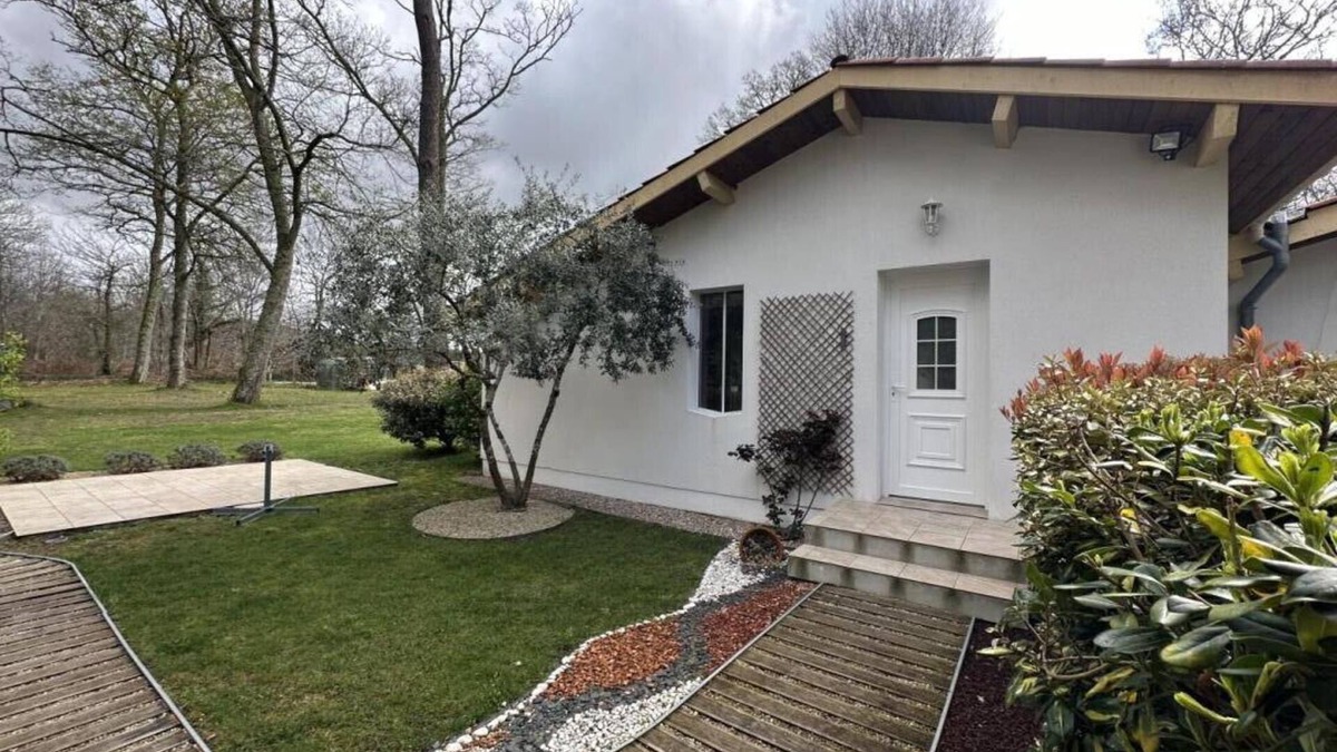 Lacquy House | La Plain' Itude - Lacquy