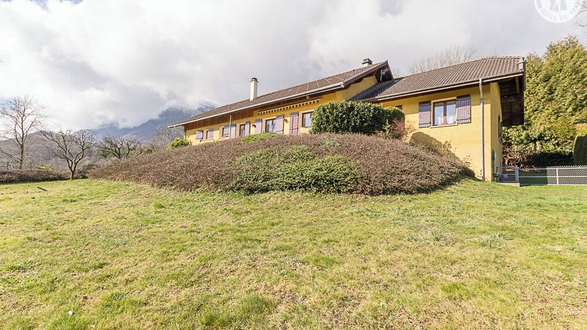 Clery House | LA PLANTAZ - CLERY - Gîte