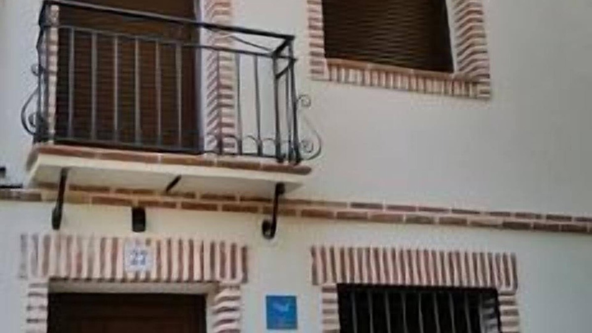 Navaluenga House | La Plazuela Navaluenga in the center of Navaluenga, very refurbished and comfortable.