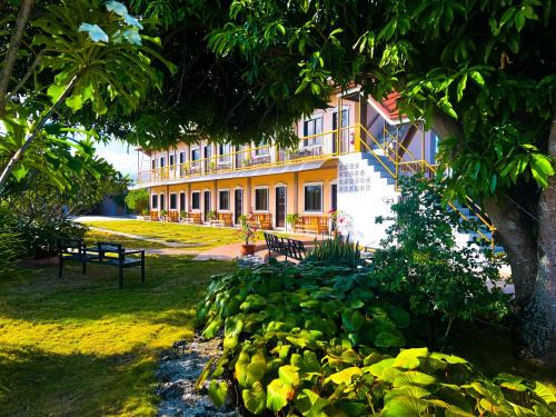 Moalboal Resort | La Plumerias