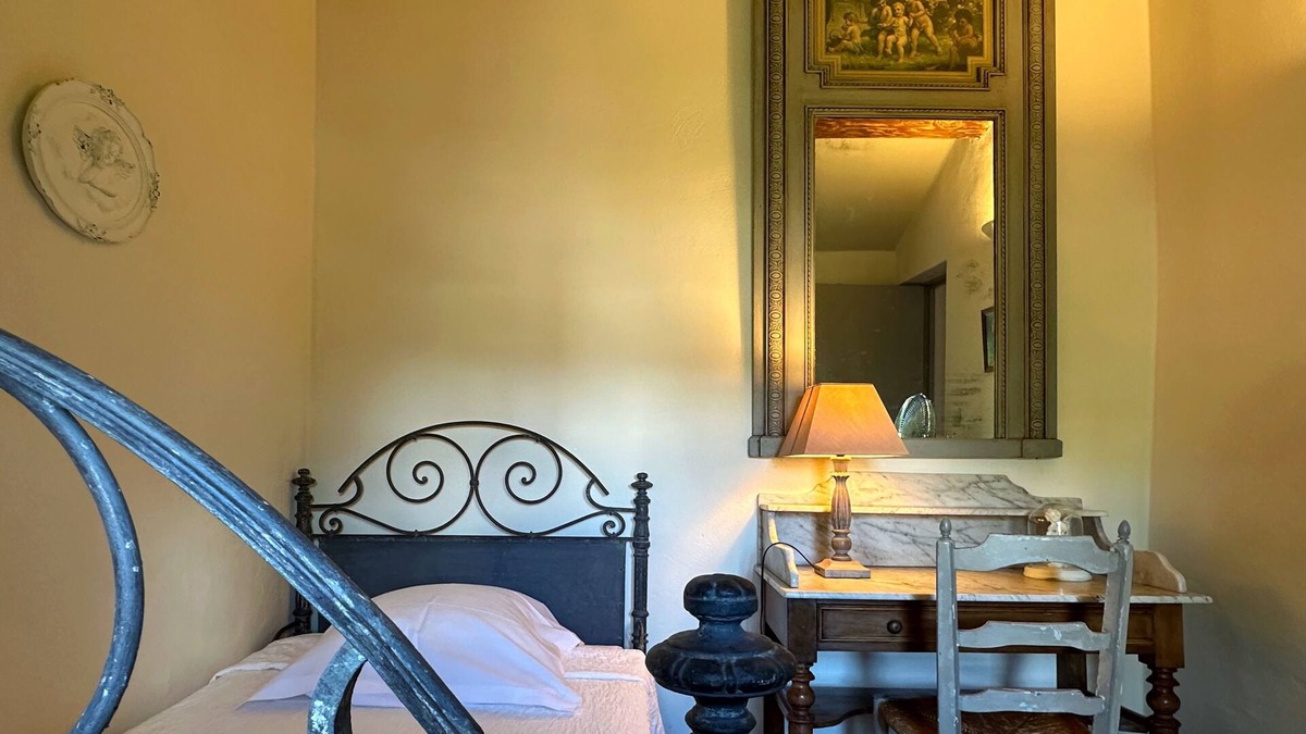 Vacqueyras Apartment | La Ponche - Beige Room