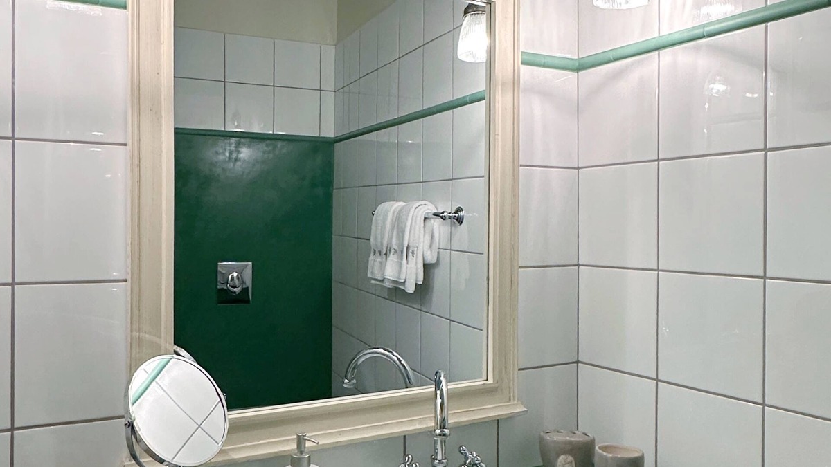 Vacqueyras Apartment | LA PONCHE - Green Room