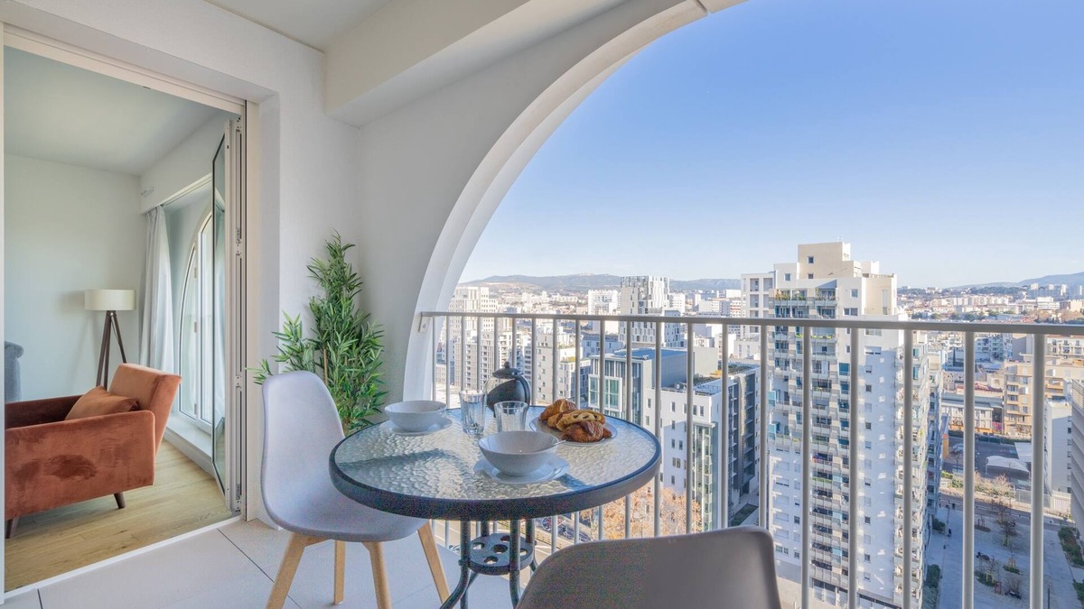 Euromed - La Joliette Apartment | La Porte Bleue - Charmant appt