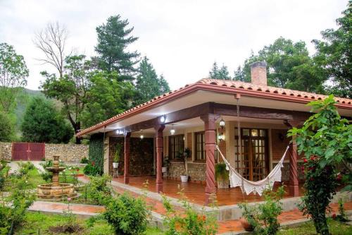 Tarija House | La Pradera, Casa de Campo Privada para 2-14 Personas