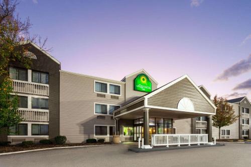 Independence Hotel | La Quinta Inn by Wyndham Cleveland Independence