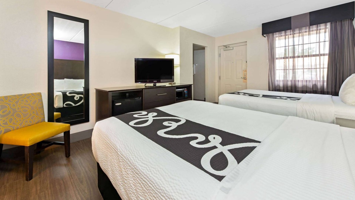 Ludlam Hotel | La Quinta Inn by Wyndham Miami Airport North