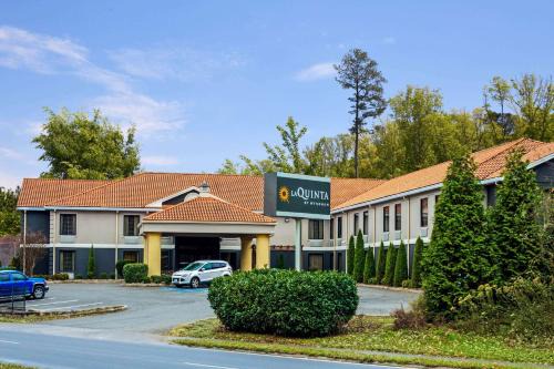 Radford Hotel | La Quinta Inn by Wyndham Radford