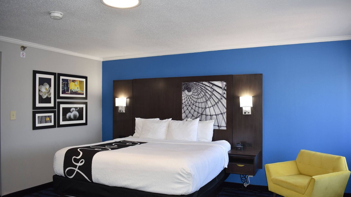 Hazelwood Hotel | La Quinta Inn by Wyndham St. Louis Hazelwood - Airport North